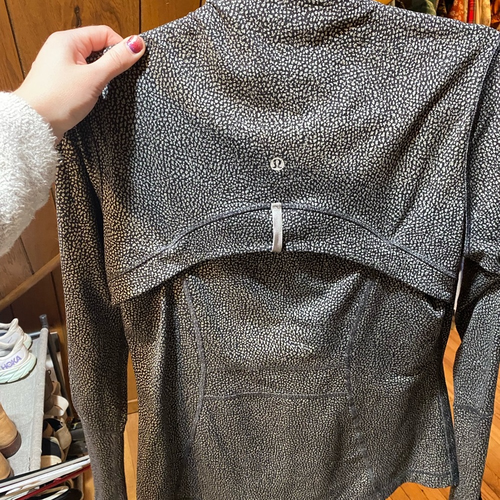 Lululemon define jacket. EUC. Size 6.
